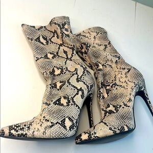 Snakeskin Patterned Women's stiletto (4.5) Boots